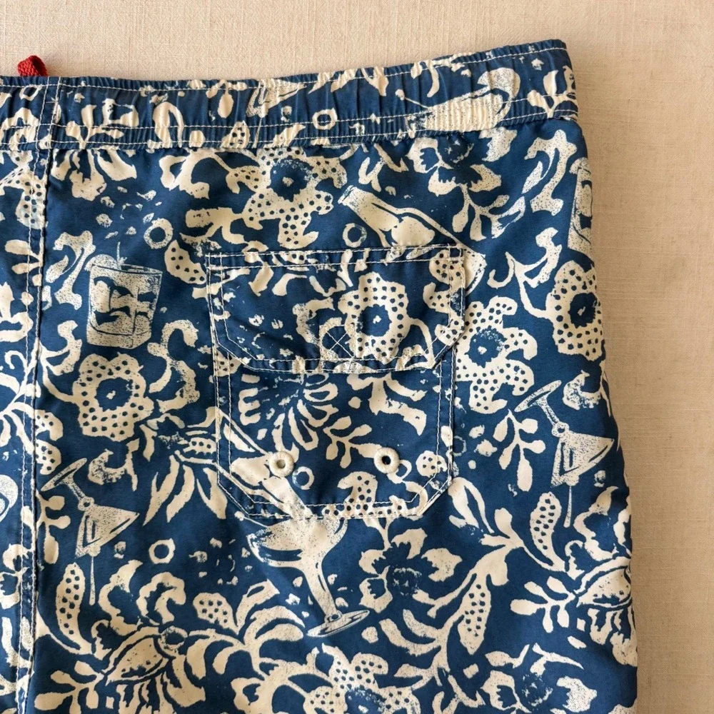 Tommy Bahama Swim Trunks Large Blue White Floral Cocktail Print Board Shorts‎